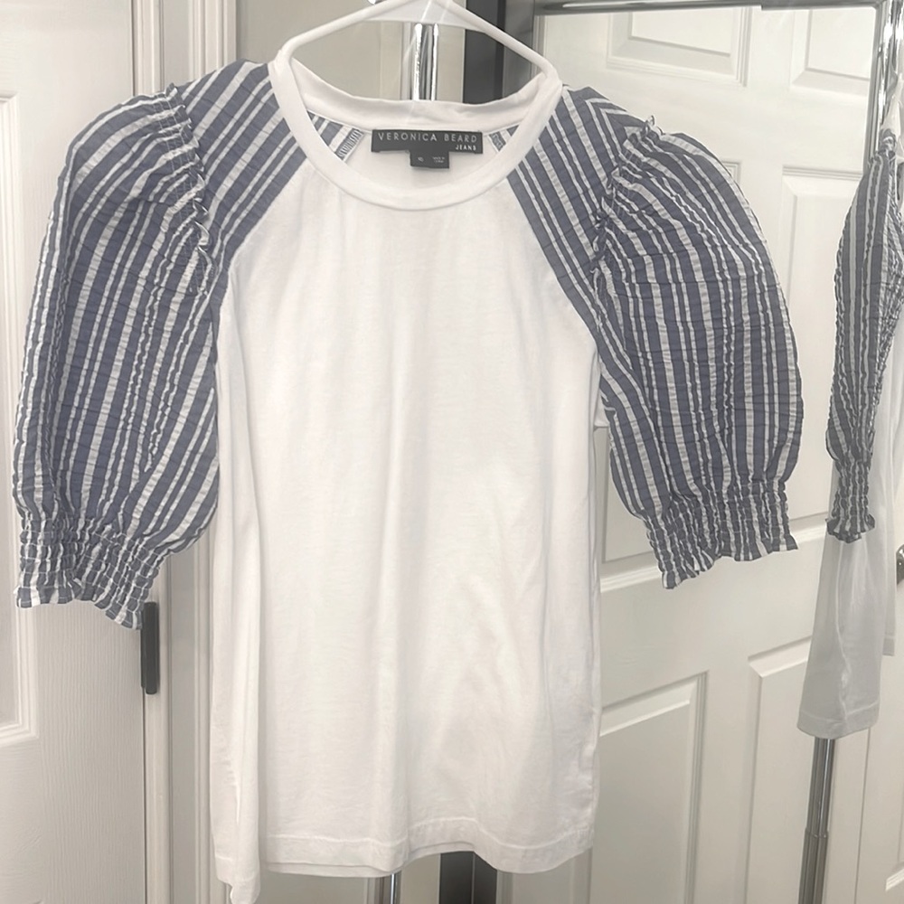 Veronica Beard, striped sleeve tee. Size: XS. Color: white with striped sleeve.
